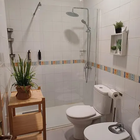 Espacioso En Plaza De La Merced, Exterior Con Patio, En Centro Histórico * Málaga