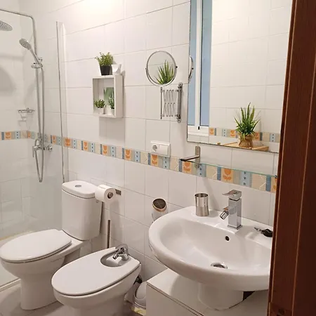 Espacioso En Plaza De La Merced, Exterior Con Patio, En Centro Histórico * Málaga